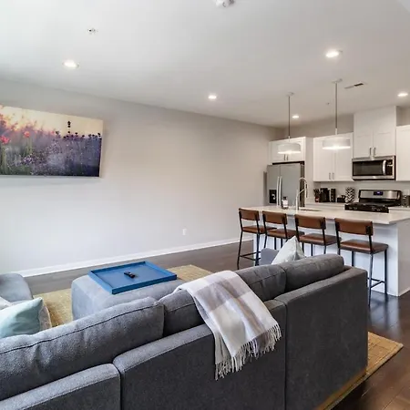 Modern & Spacious 3Bd 3Ba Roofdeck